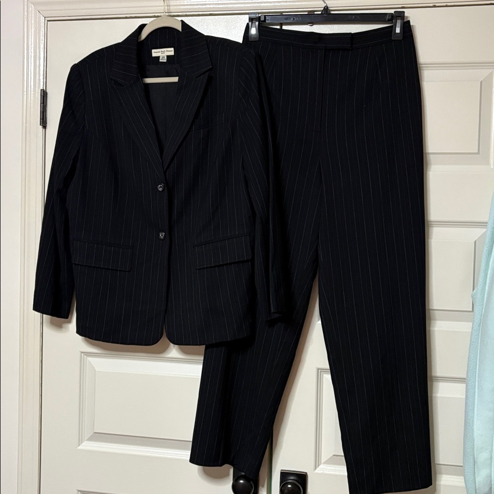 Women's Amanda Smith Classic Black pinstriped pantsuit 16W/16